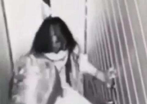 Vídeo mostra blogueira sendo levada para ‘matadouro’ onde foi estuprada 