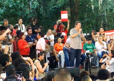 'Os estudantes vão pra rua para dar uma lição no presidente', diz Haddad durante palestra em Manaus