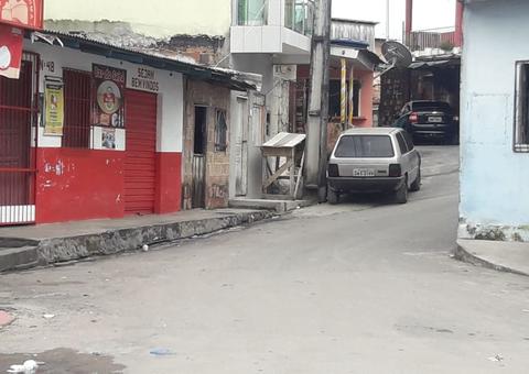 Em madrugada violenta, homem é assassinado a tiros em beco de Manaus