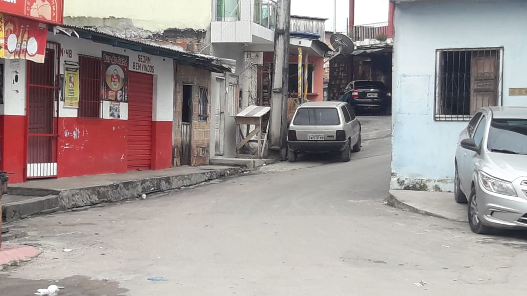 Em madrugada violenta, homem é assassinado a tiros em beco de Manaus