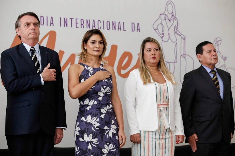 Governo deve gastar R$ 7,1 milhões em carros blindados para famílias de Mourão e Bolsonaro 