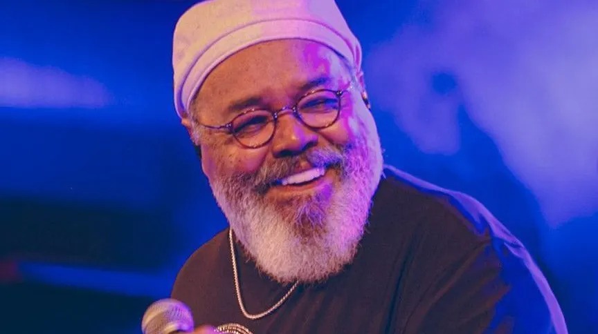 Jorge Aragão recebe alta hospitalar após diagnóstico de câncer