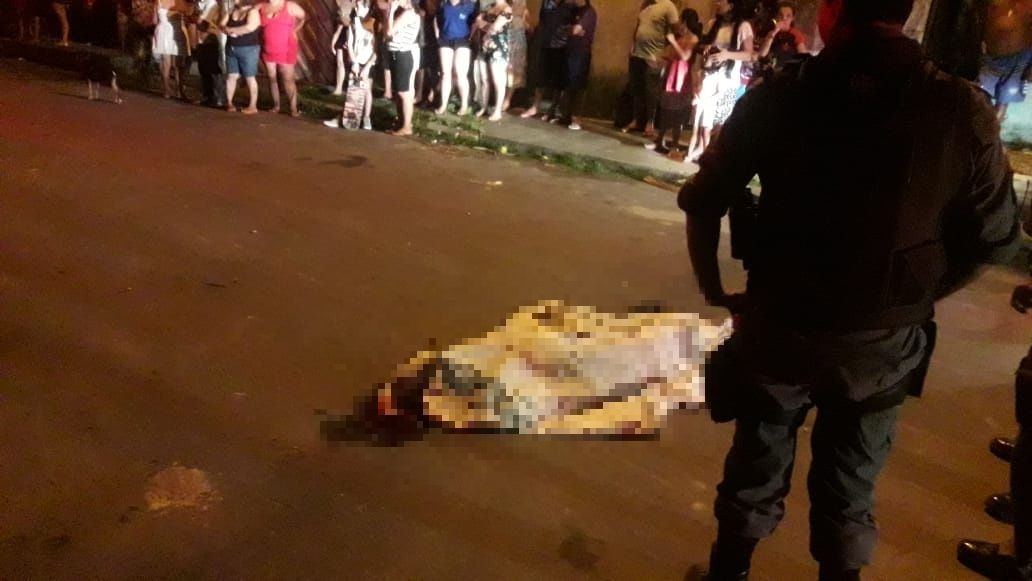 Em Manaus, homem é morto com tiro na cabeça na frente da esposa