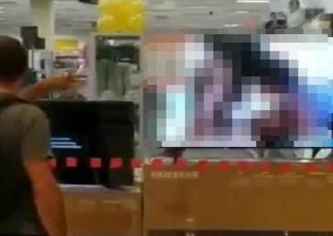 Vídeo pornô é exibido em TV da Lojas Americanas em shopping 