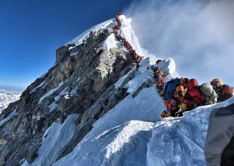 Congestionamento no monte Everest pode ter causado morte de alpinistas