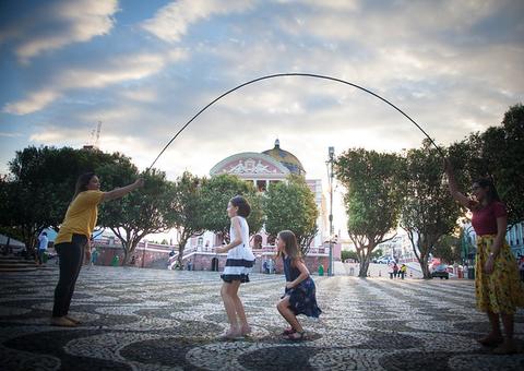 Feirinha leva arte, música e diversão ao largo São Sebastião neste domingo