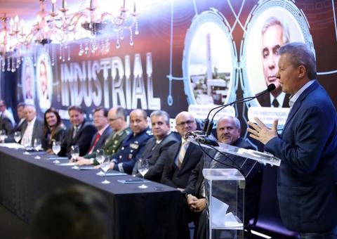 Arthur defende valorização do PIM durante premiação Industrial do Ano