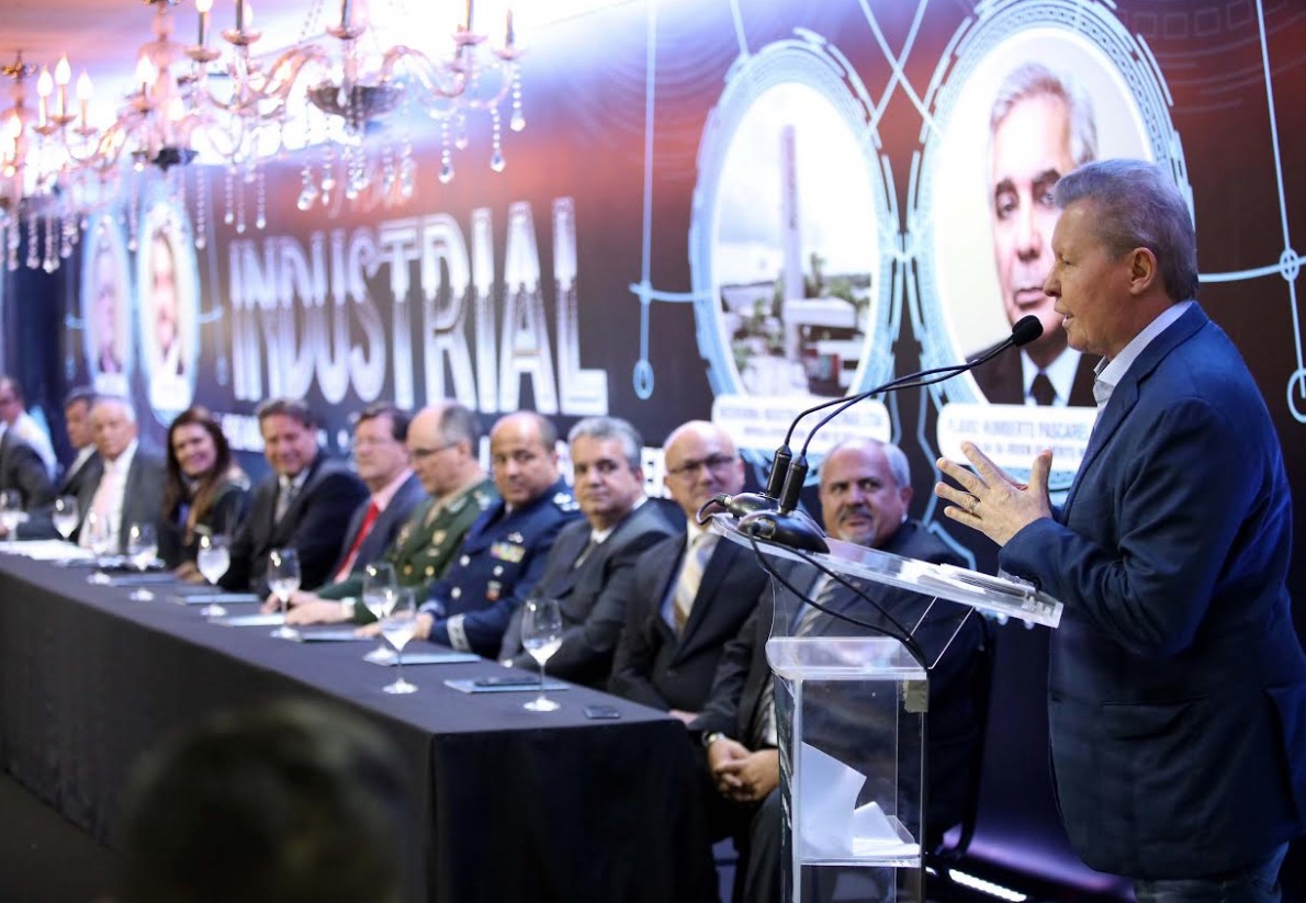 Arthur defende valorização do PIM durante premiação Industrial do Ano