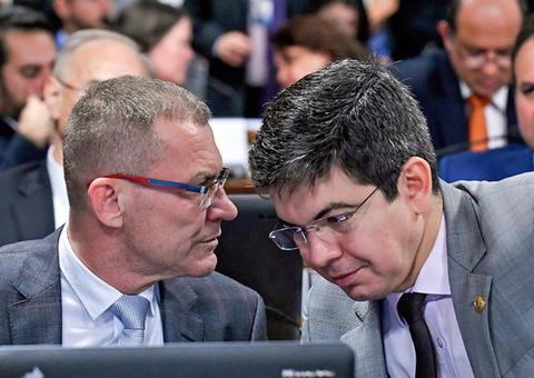 Decreto de senadores pode derrubar decisão de Bolsonaro sobre armas 