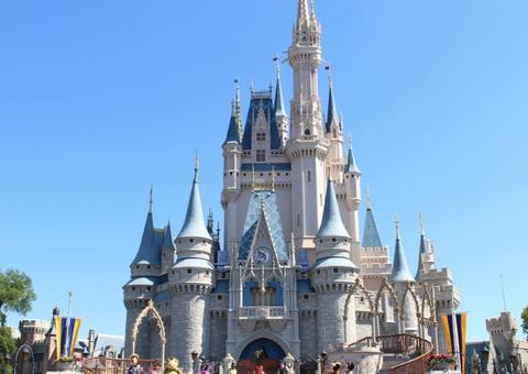 Com camisinhas, funcionário da Disney é preso por tentar encontro com criança de 8 anos