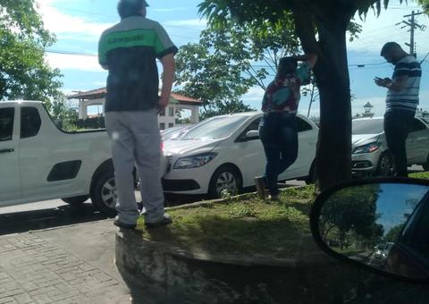 Engavetamento de veículos paralisa avenida de Manaus