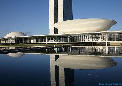 Proposta prorroga mandatos de prefeitos e vereadores até 2023