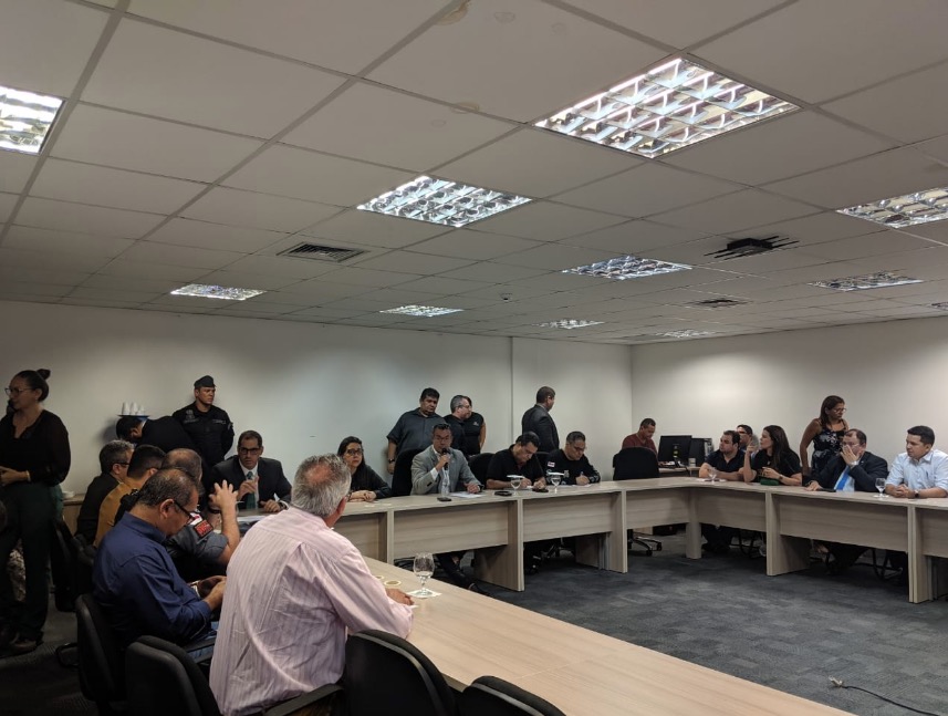 Josué convoca gabinete de crise e pede prioridade para segurança da população nas ruas de Manaus