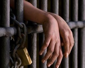 Criminosos que ficam longe das chacinas e lucram com o sistema prisional no Amazonas