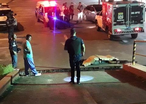  Homem é morto em estacionamento de supermercado em Manaus 