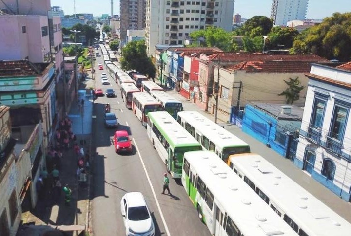 Após reunião com MPT e prefeitura, rodoviários suspendem greve em Manaus 