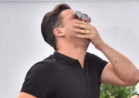 Wesley Safadão chora compulsivamente e Xand Avião passa mal em velório de Gabriel Diniz