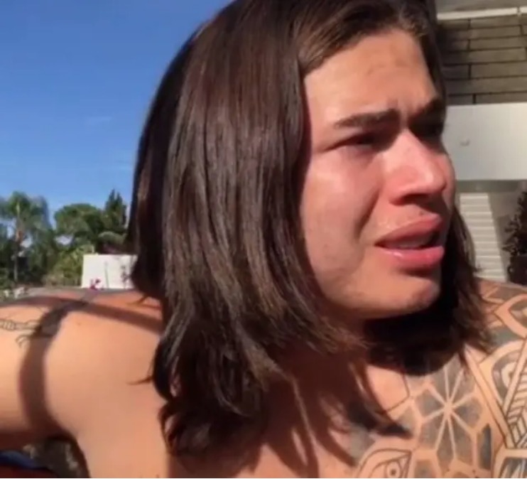 Whindersson Nunes se emociona ao cantar música em homenagem a Gabriel Diniz