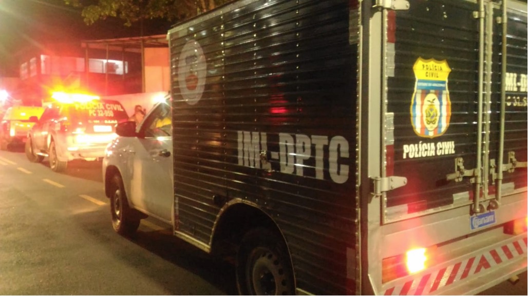 Jovem é morto a tiros dentro de lanchonete da família em Manaus