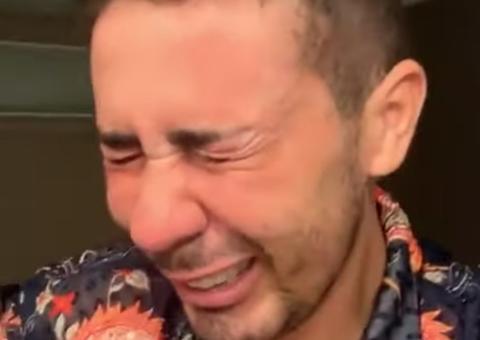 Aos prantos, Carlinhos Maia relembra trauma da infância em vídeo de desabafo desesperado