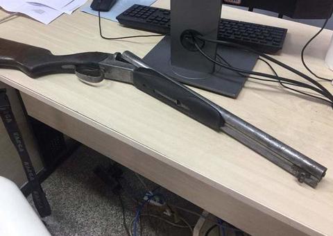 Em Manaus, homem aponta arma contra viatura da polícia e é baleado no pescoço 