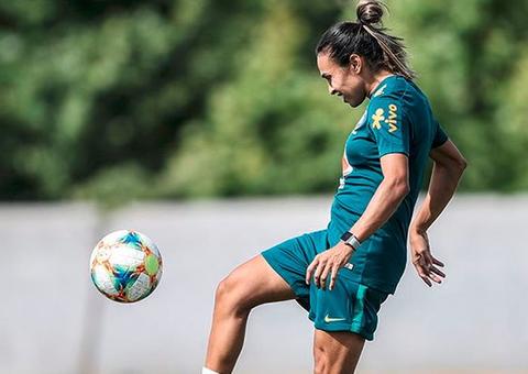 Marta manda recado para fãs e diz estar otimista para Mundial 