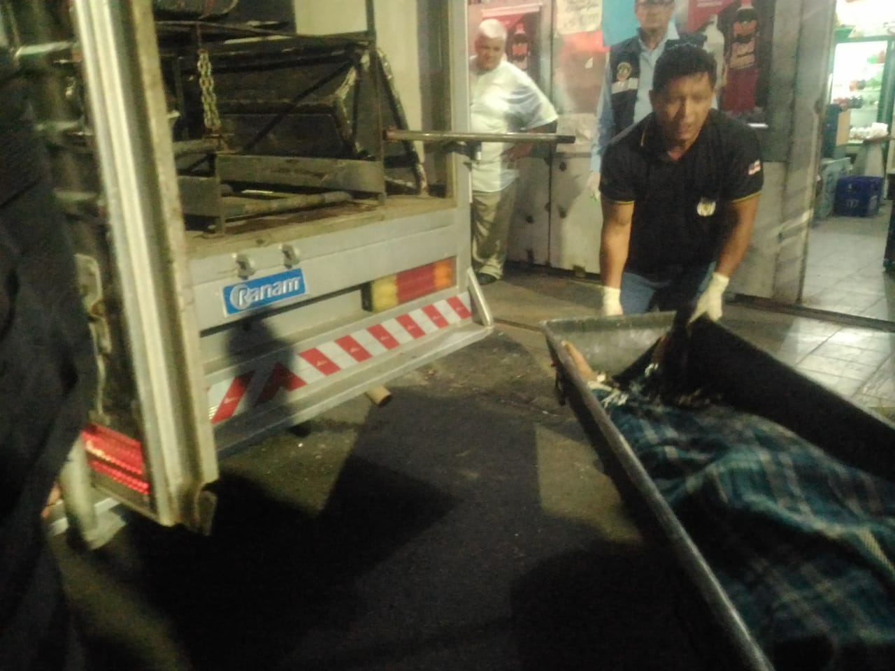 Jovem é assassinado a tiros dentro de lanchonete em Manaus