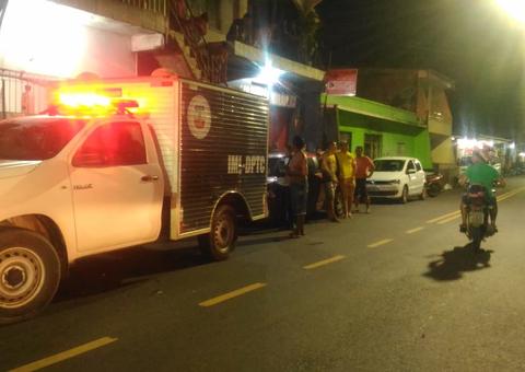 Jovem é assassinado a tiros dentro de lanchonete em Manaus