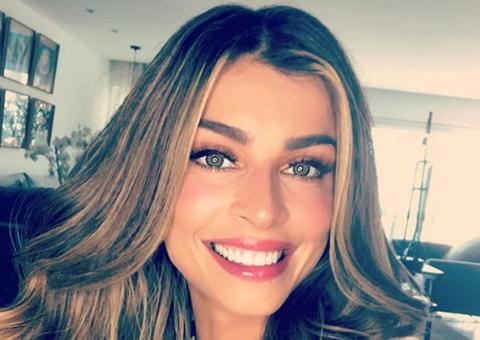 Grazi Massafera exibe barriga saradíssima e brinca: ‘exibição’