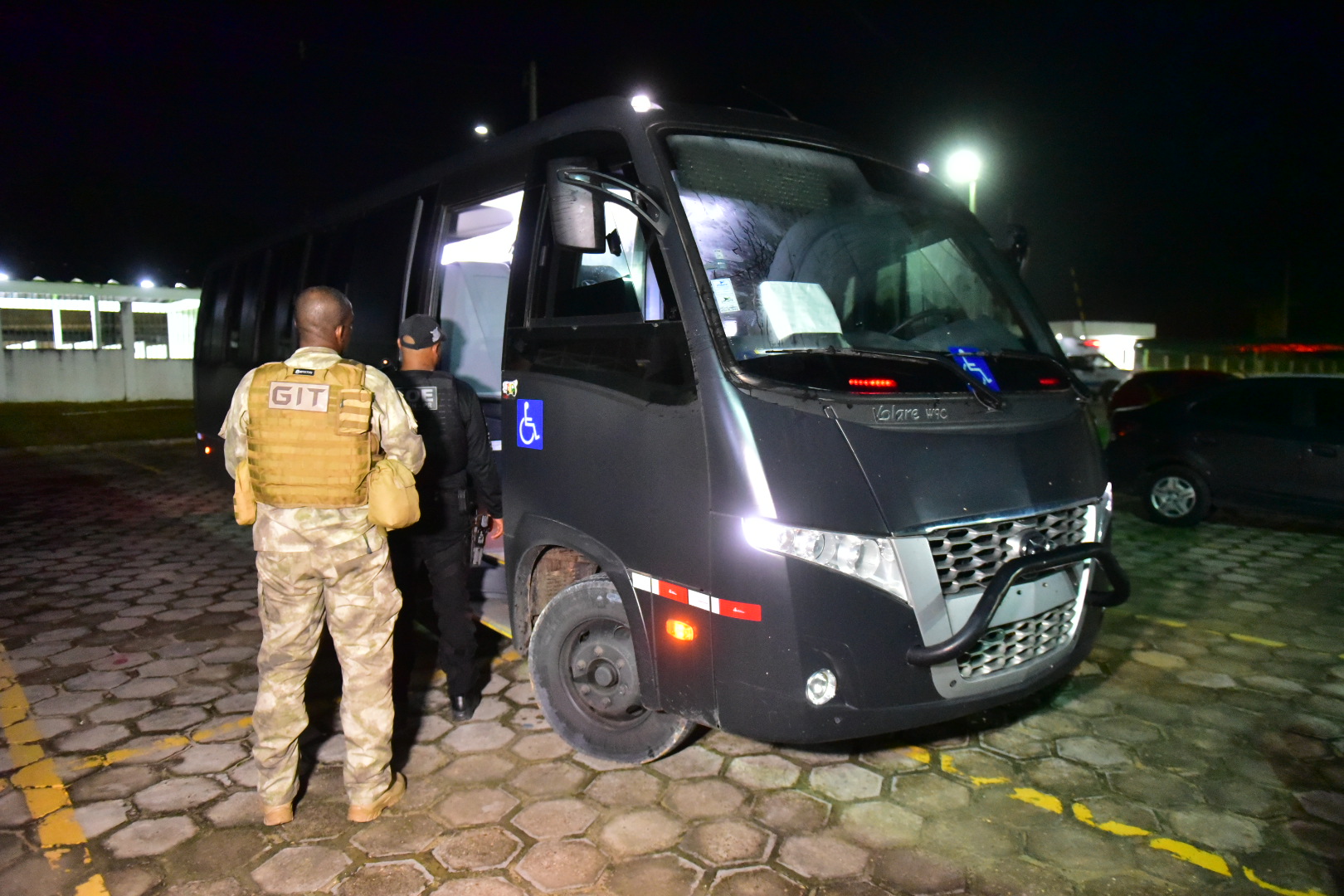 Mais 73 homens da Força de Intervenção Penitenciária chegam a Manaus nesta quarta