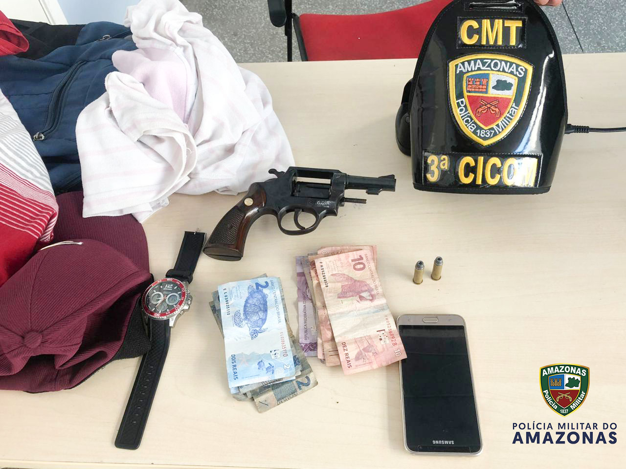 Em Manaus, homem suspeito de assaltar ônibus é preso após passageiros acionarem a polícia 