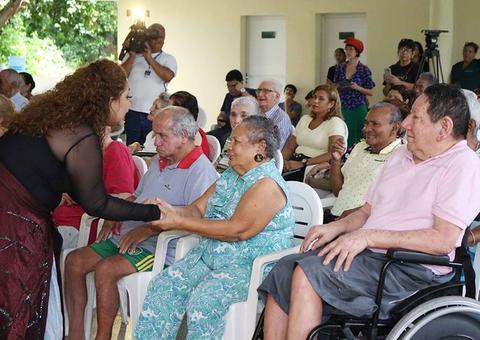 Espetáculo ‘Mulheres da Ópera’ emociona idosos da Fundação Doutor Thomas