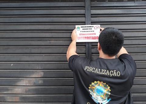 Duas academias são interditadas por estarem atuando ilegalmente em Manaus