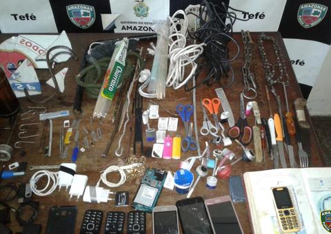 Facas, celulares e tesouras são encontrados em Unidade Prisional do Amazonas