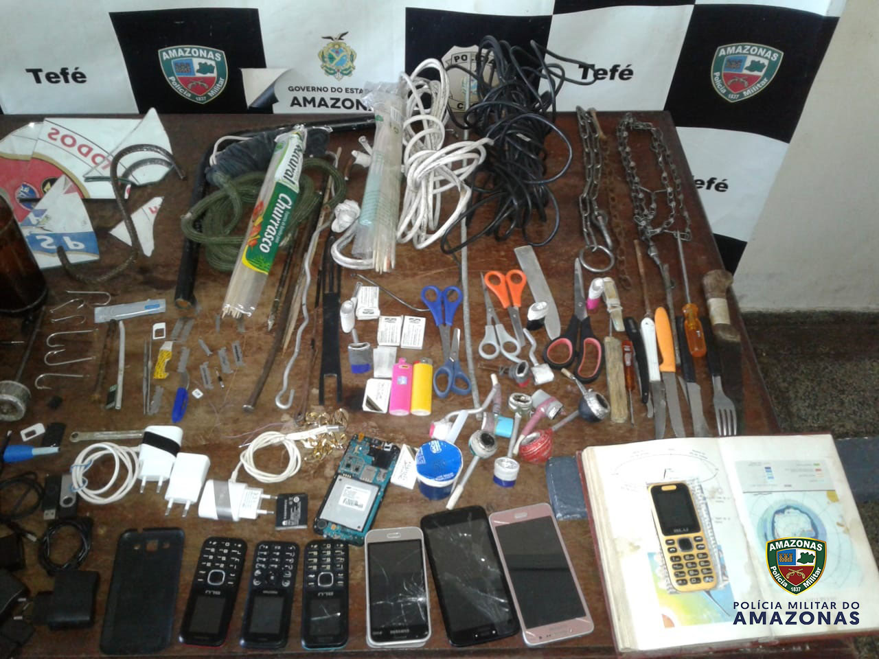 Facas, celulares e tesouras são encontrados em Unidade Prisional do Amazonas