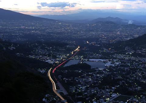 Forte terremoto atinge El Salvador e moradores temem tsunami
