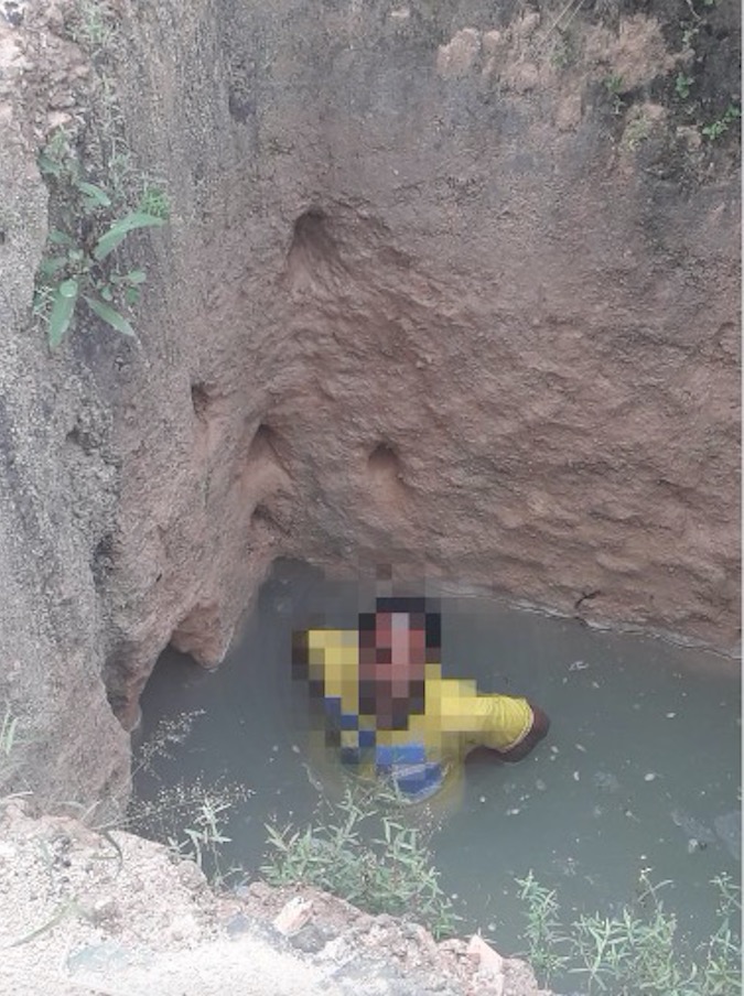 No Amazonas, homem suspeito de tentar roubar galinha cai na fossa de residência e acaba preso