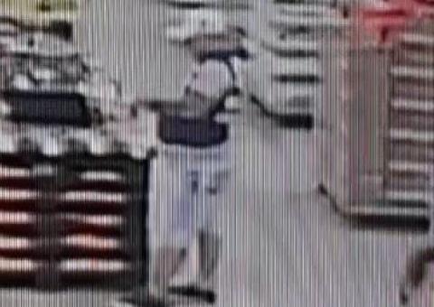 Polícia divulga imagem de homem procurado por roubar R$ 500 de idoso em Manaus 