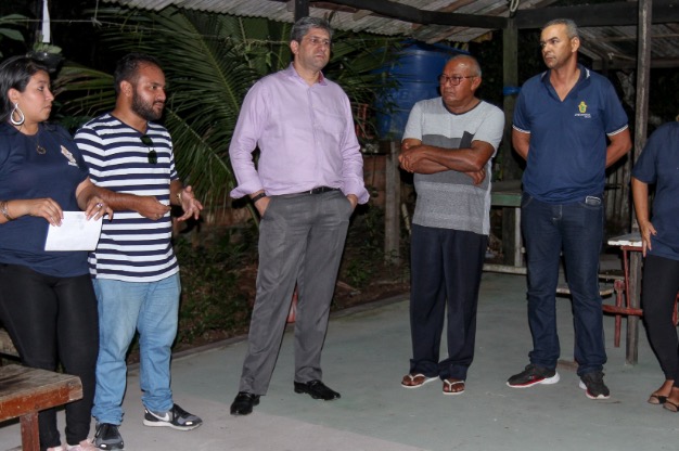 Joelson Silva reúne com comunitários no Puraquequara e anuncia melhorias em ramal