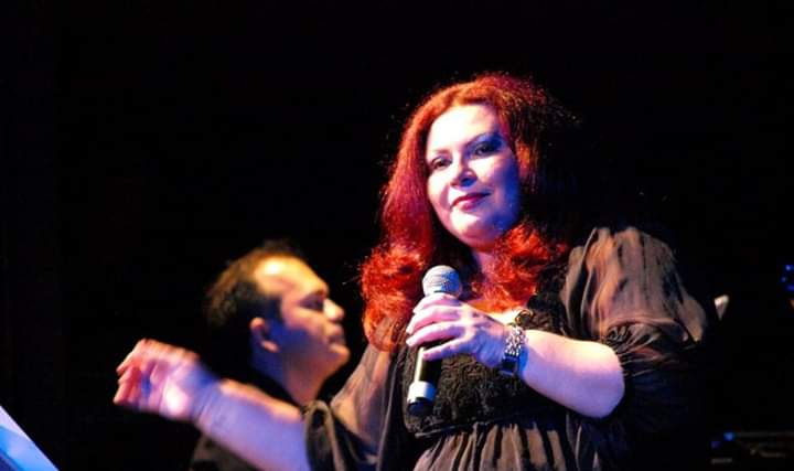 Ellen Mendonça retorna aos palcos com show no Porto de Lenha