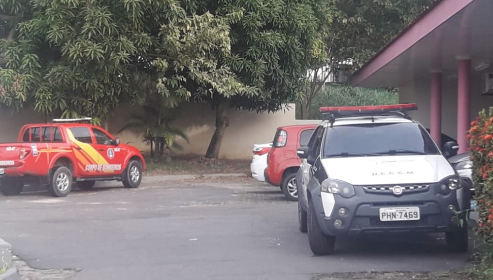Bombeiro é preso após ameaçar e jogar ex-mulher de carro durante briga por pensão em Manaus