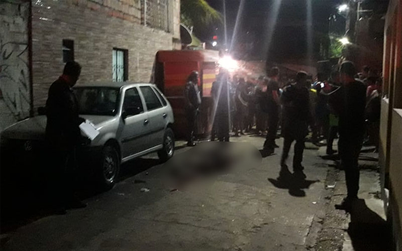 Irmão é baleado e outro morre ao ser fuzilado com 15 tiros em Manaus 