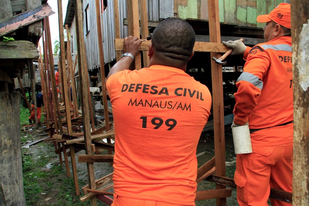 Mais de mil metros de pontes foram construídas para atender famílias em Manaus 