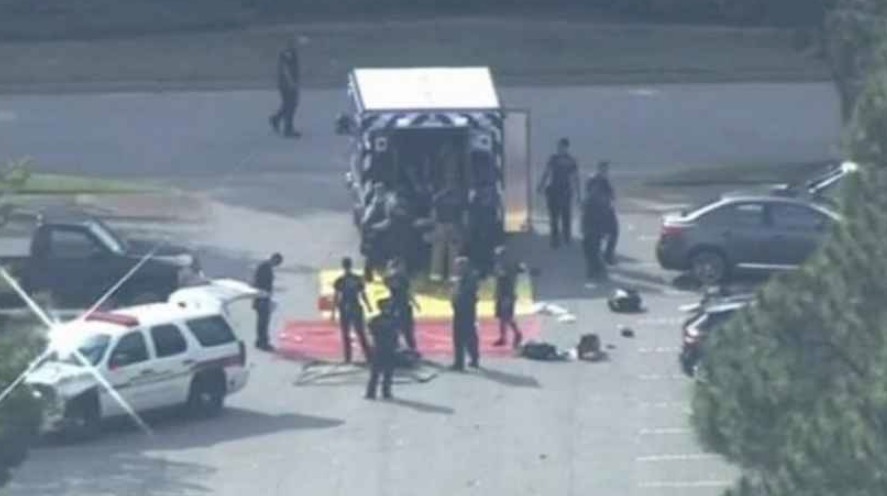 Ex-funcionário mata 11 pessoas a tiros em prédio da prefeitura nos EUA 