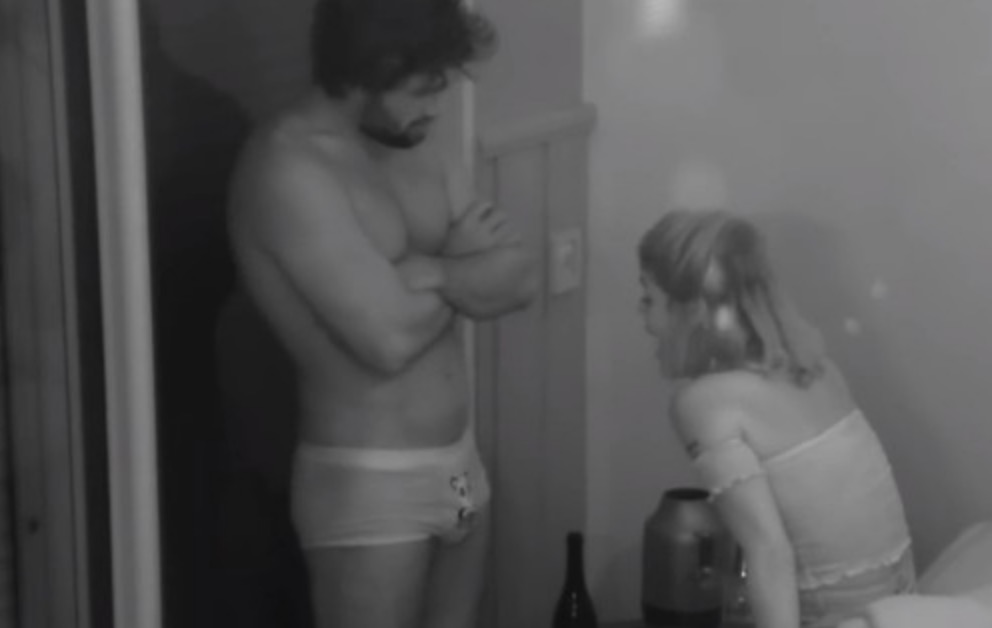 Participante se recusa a transar com ex-namorado após ver sua cueca