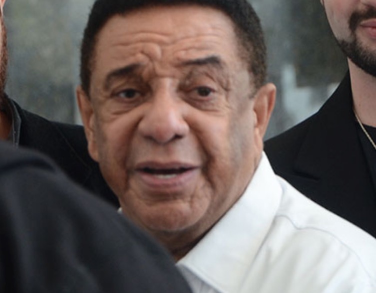 Agnaldo Timóteo volta a respirar sem aparelhos