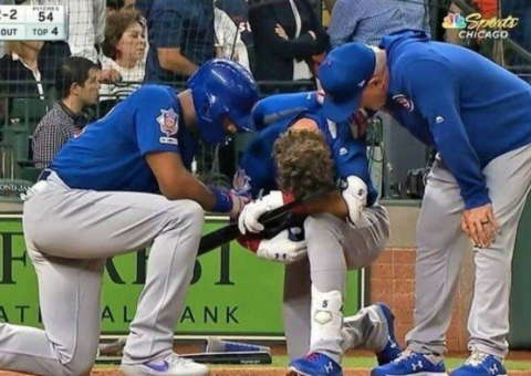Jogador de beisebol cai no choro após atingir garotinha com bolada 