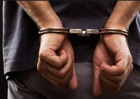 Pai atropela filho adolescente e é preso por violência doméstica