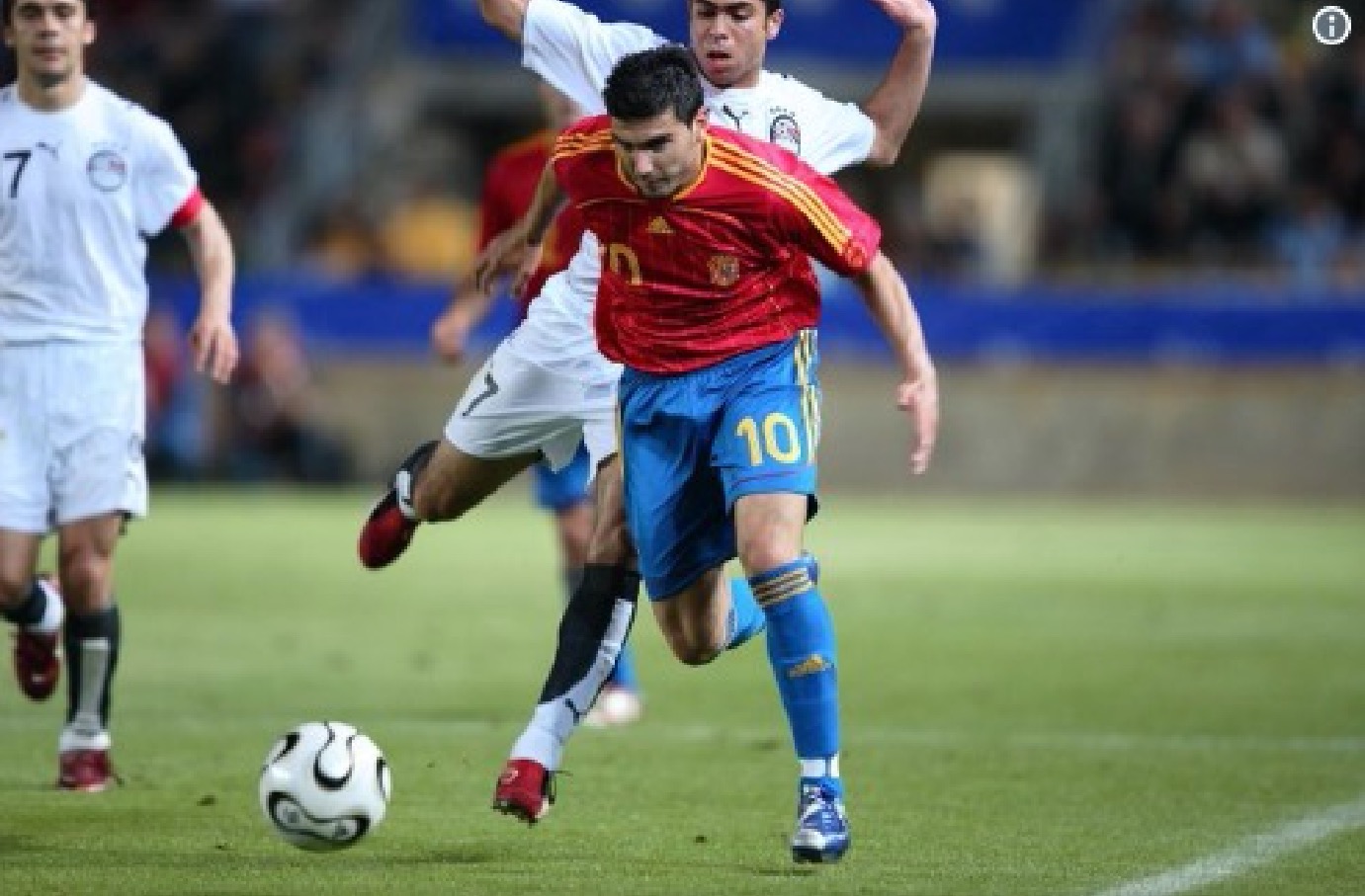 Reyes, ex-Sevilla, Arsenal e Real Madrid, morre em acidente de carro