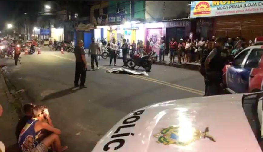 Jovem morre após ter cabeça esmagada por ônibus durante grave acidente em Manaus